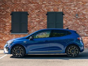 noleggio auto a breve termine renault clio